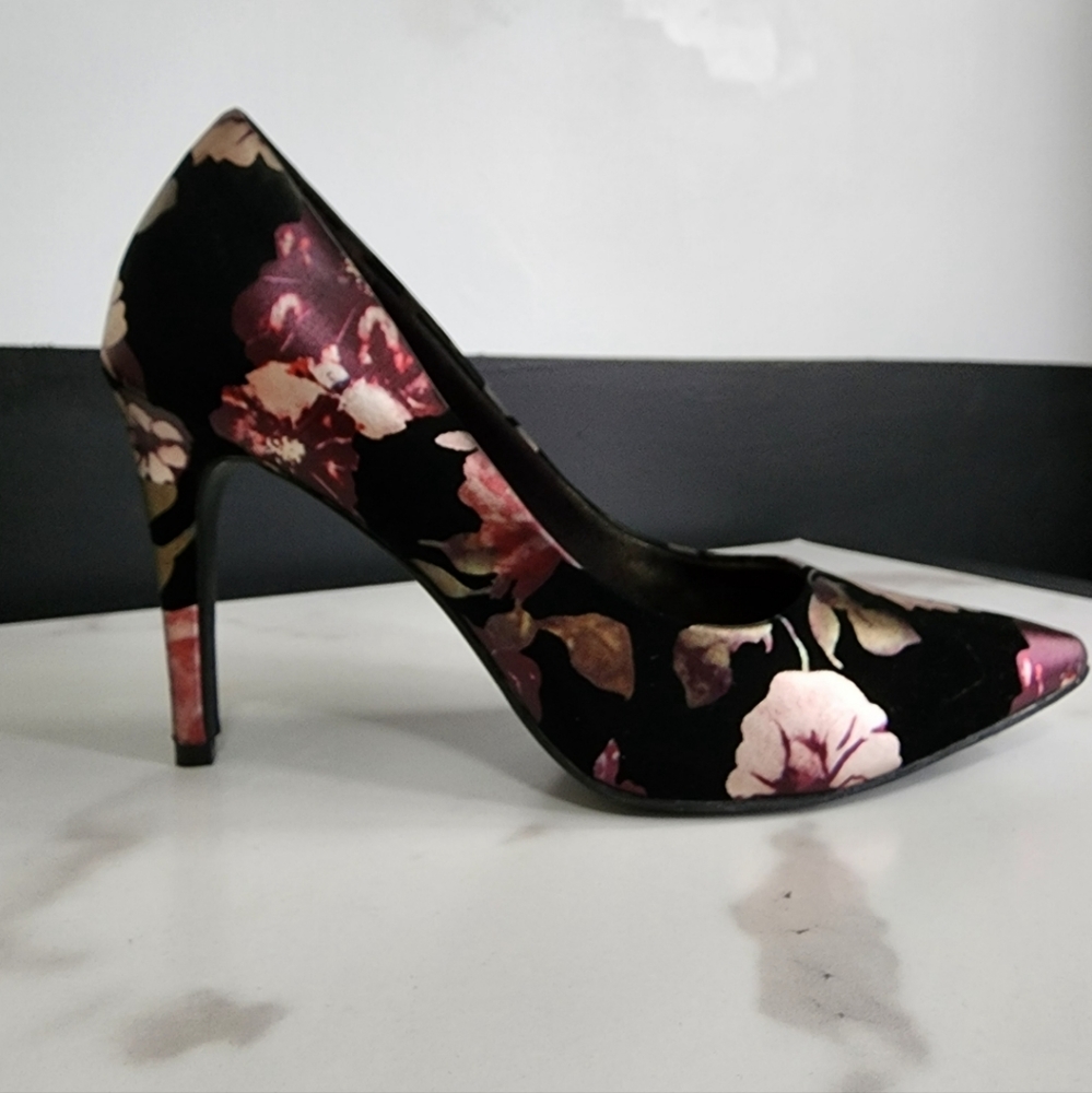Stiletto Pumps. Size 8.